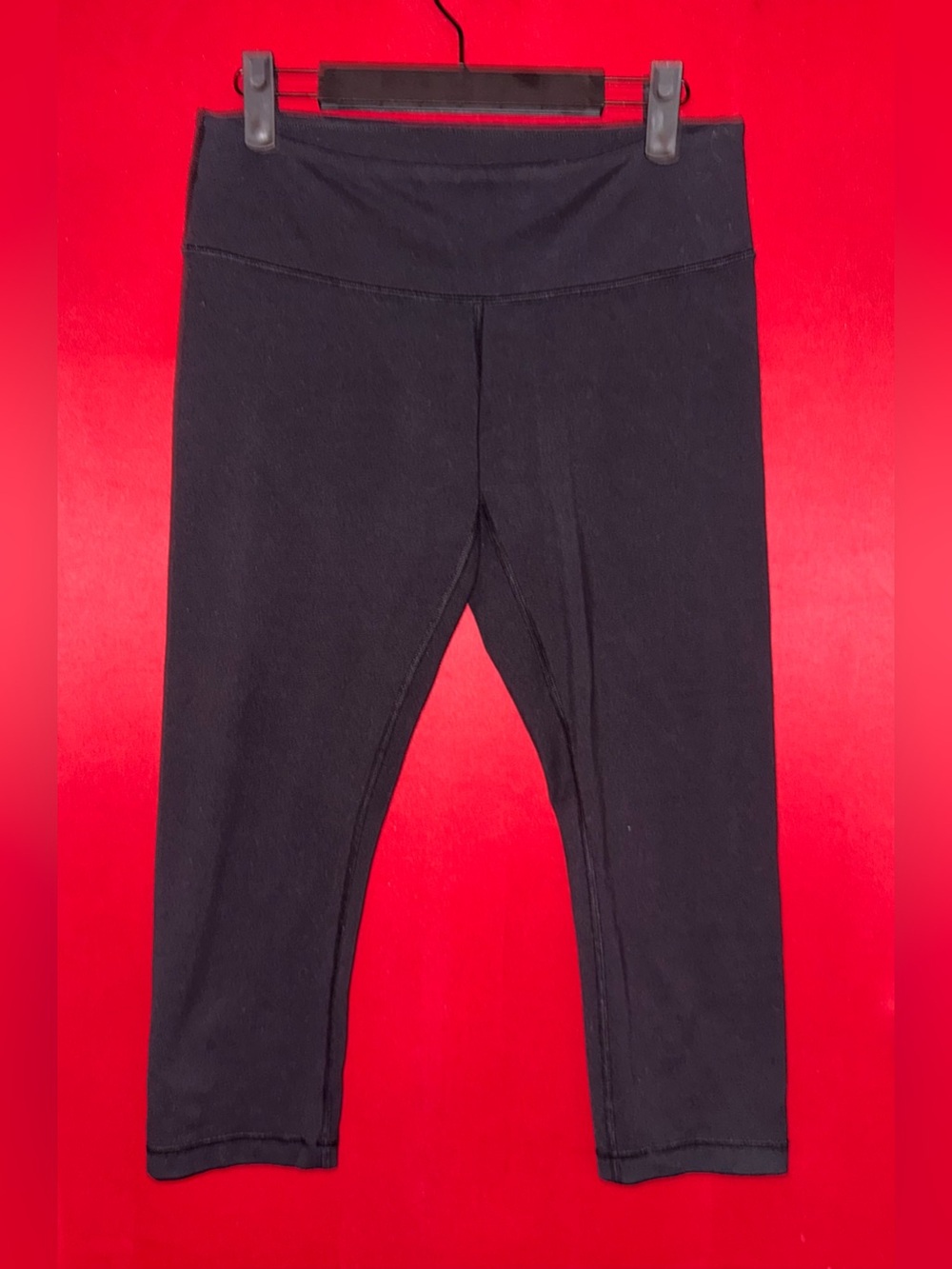 🍋#470-Lululemon Woman’s Capri Leggings in Black in Excellent Condition! Sz.8